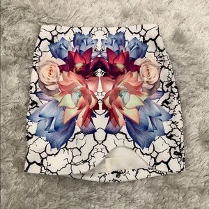Tobi Mini Floral Skirt Size Small